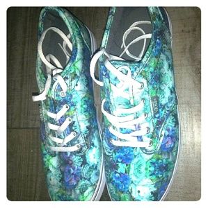 Womens vans size 8
